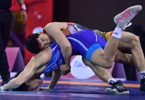 Фотография к новости: Казахстанец вышел в полуфинал чемпионата Азии по греко-римской борьбе