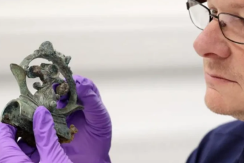 Фотография к новости: Такое случается раз в жизни: Британские археологи обнаружили огромный клад