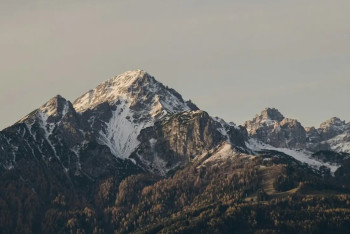 Фотография к новости: Лавинная опасность сохранится в горах Алматы до 31 марта