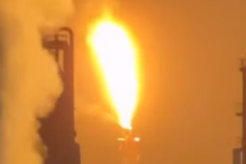 Фотография к новости: Столб горящего пламени поднялся над НПЗ в Павлодаре, есть пострадавшие