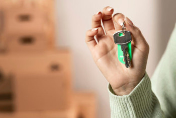 Фотография к новости: Более 3 тысяч человек прописал в своей квартире астанчанин