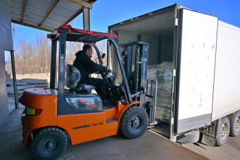 Фотография к новости: В Павлодаре готовятся к нашествию комаров и мошек: поступила партия препарата