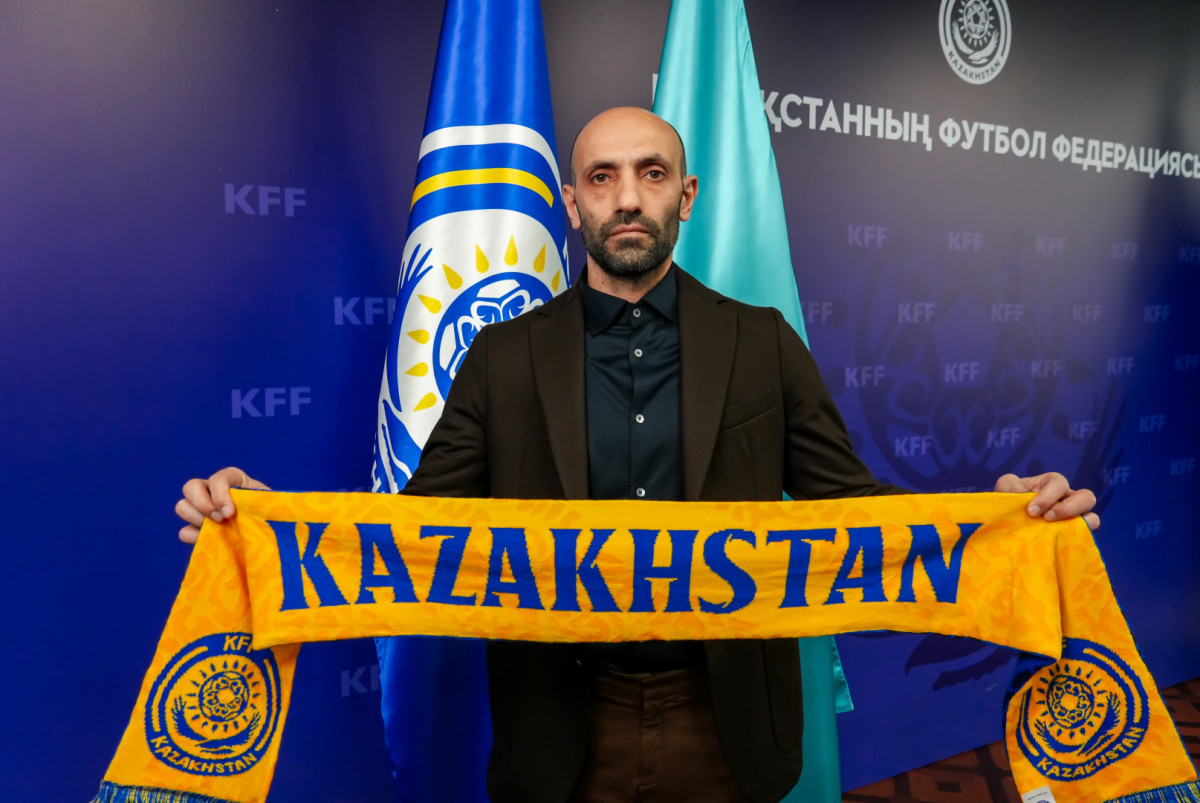 Фотография к новости: Болельщики критикуют, эксперты защищают: каким был старт Алиева в сборной Казахстана