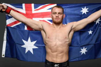 Претендент на титул в весе Шавката Рахмонова собирает деньги для поездки на бой