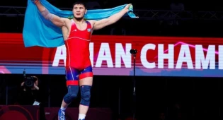 Ещё две медали завоевали казахстанцы на ЧА по вольной борьбе в Иордании
