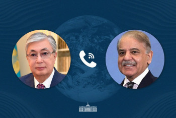 Фотография к новости: Токаев поздравил Премьер-министра Пакистана с праздником Ораза айт