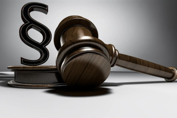 Фотография к новости: В Алматы осуждены директор и заместитель Научного центра дерматологии за взятку