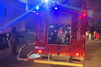 Десять студентов госпитализировали после пожара в общежитии Караганды