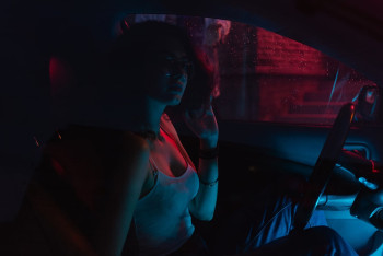 Астанчанка "торговала" проститутками прямо на улице