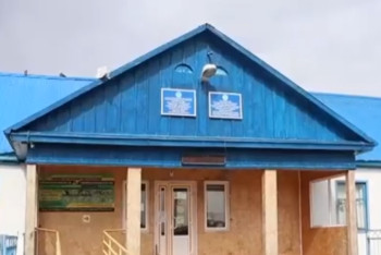 Потолок школы обрушился в СКО, дети вынуждены ездить в другое село