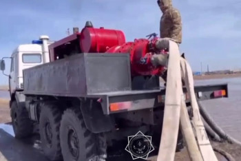 Фотография к новости: Паводки в Казахстане: карагандинские спасатели пришли на помощь коллегам из Макинска