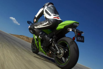 Фотография к новости: Байкер протаранил легковушку на трассе в Павлодарской области