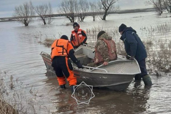 Фотография к новости: Акмолинское село оказалось отрезанным от транспортного сообщения