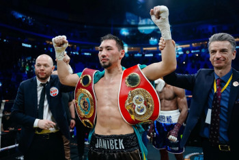 Жанибек Алимханулы стал лучшим средневесом мира