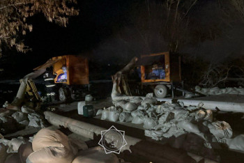 Фотография к новости: Паводки в Акмолинской области: спасатели работают круглосуточно