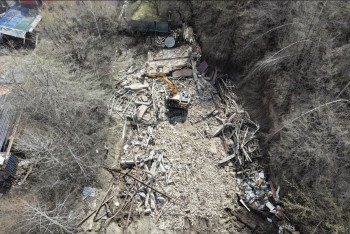 Двухэтажный таунхаус сносят в Алматы