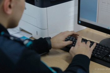 Полуголый мужчина устроил перфоманс перед зданием прокуратуры в Актау