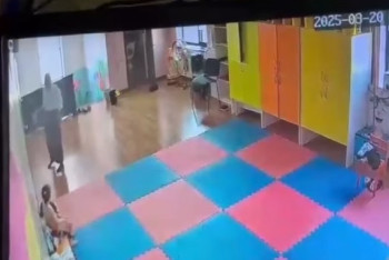 В Алматы малышей выбрасывали в коридор детсада в трусах