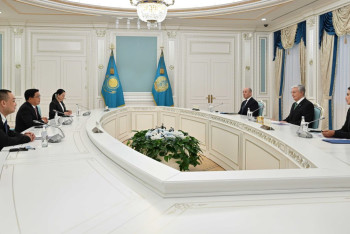 Фотография к новости: Токаеву представили амбициозный проект по модернизации почтовых услуг