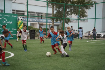 Фотография к новости: Дворовые клубы, меценатство и нехватка полей: в каких условиях развивают детский футбол в Семее