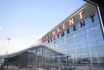 Токаев осмотрел новый терминал аэропорта Шымкента