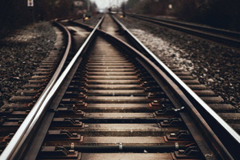 Фотография к новости: С начала года под поезда попали 19 человек - полиция бьёт тревогу