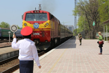 Фотография к новости: Поезд с иностранными туристами закидали камнями в Кыргызстане