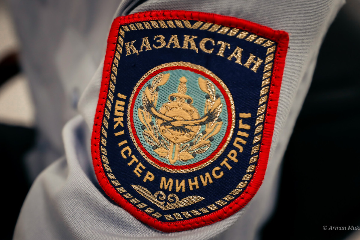 В Атырау суд  лишил капитана полиции звания и назначил рекордный штраф