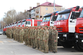 Фотография к новости: Ключи от новой пожарной техники получили спасатели в Караганде