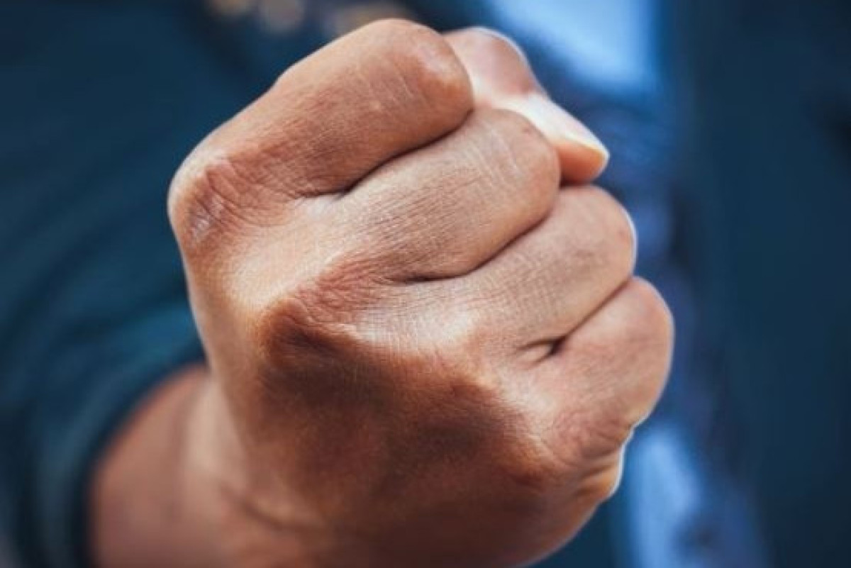 Актюбинец из ревности избил бывшую жену и сломал теще ребро