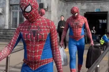 Паучий выезд: супергерои отправились в путь с алматинского вокзала