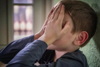 Фотография к новости: Терапевт тащил подростка с синдромом Дауна по полу в Туркестанской области