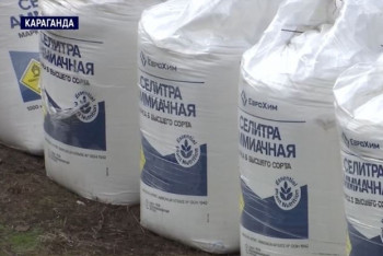 Фотография к новости: В центре Караганды обнаружили мешки с аммиачной селитрой: активист вызвал экстренные службы