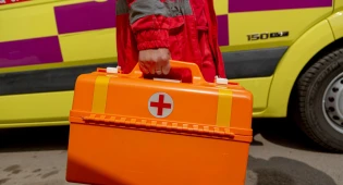 Автобус сорвался с буксира и насмерть сбил пешехода в Алматы