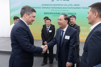 Фотография к новости: Бектенов инспектировал стройку миллиардных заводов в Жамбылской области