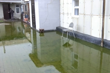 Фотография к новости: Жители частного сектора в Астане утопают в талых водах второй год подряд