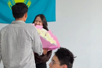 "Самый мужественный жест": романтичное приглашение школьниц на вальс обсуждает Казнет