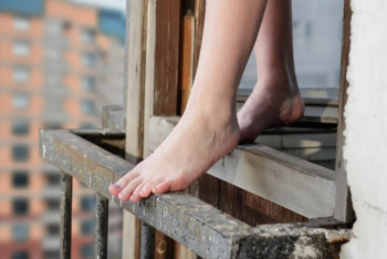 Фотография к новости: Полицейские Караганды предотвратили попытку суицида: девушку удалось спасти