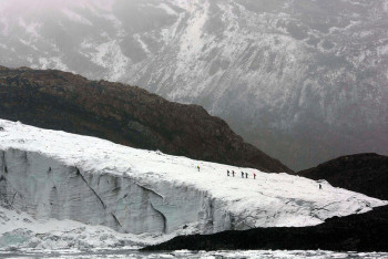 Фотография к новости: Ледник обрушился во время тренировки спасателей в Перу