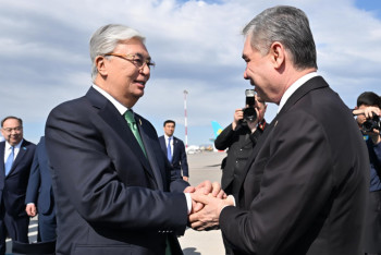 Фотография к новости: Гурбангулы Бердымухамедов прибыл в Казахстан