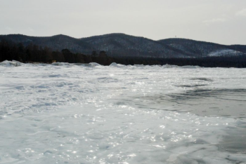 Выброс нефти из-подо льда произошёл на Байкале