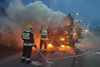 Фотография к новости: Грузовик загорелся на трассе в Карагандинской области