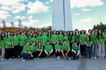 Фотография к новости: Молодёжь Астаны выстроилась  в живую надпись "Таза Казахстан"