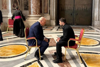 Фотография к новости: Трамп и Зеленский встретились на похоронах Папы Римского