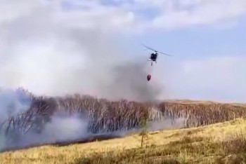 Фотография к новости: Природный пожар тушат с вертолёта в Карагандинской области