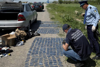 Перевозчиков крупной партии трамадола задержали в Туркестанской области