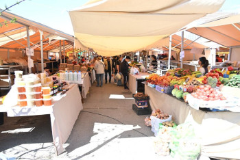 900 тонн продуктов везут на ярмарку в Алматы