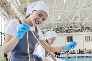 Самый длинный лагман в истории Казахстана приготовили в Алматы