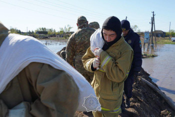 Как спасают от паводка село Долматово в СКО
