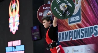15-летняя штангистка из Казахстана стала чемпионкой мира в Перу